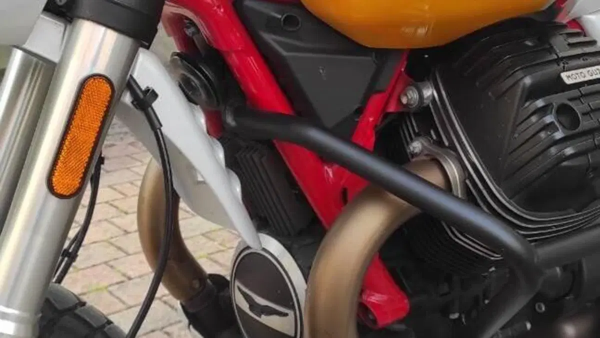 Moto Guzzi V85 TT Evocative Graphics (2019 - 20)  (5)