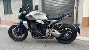 Honda CB 1000 R (2021 - 25)  (3)