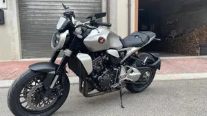 Honda CB 1000 R (2021 - 25)  (4)