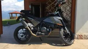 KTM 690 Supermoto  (2)