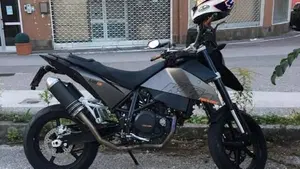 KTM 690 Supermoto  (4)