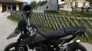 KTM 690 Supermoto  (5)