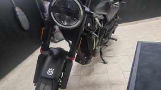 Husqvarna Svartpilen 401 (2021 - 23) usata