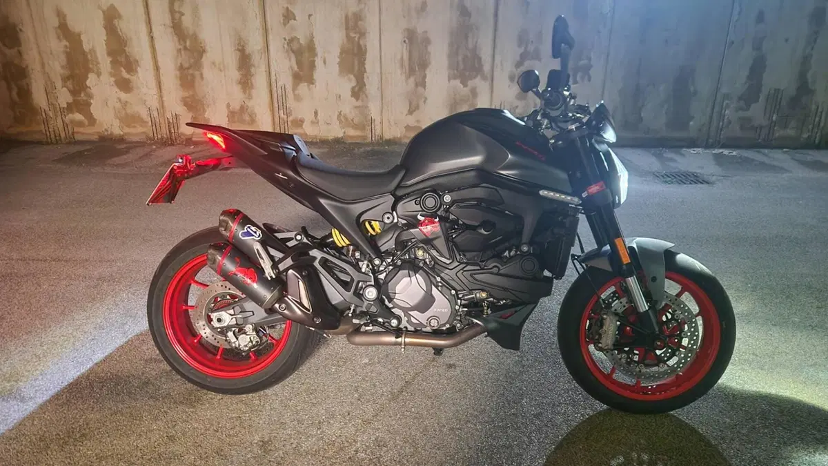 Ducati Monster 937 + (2021 - 25)  (6)