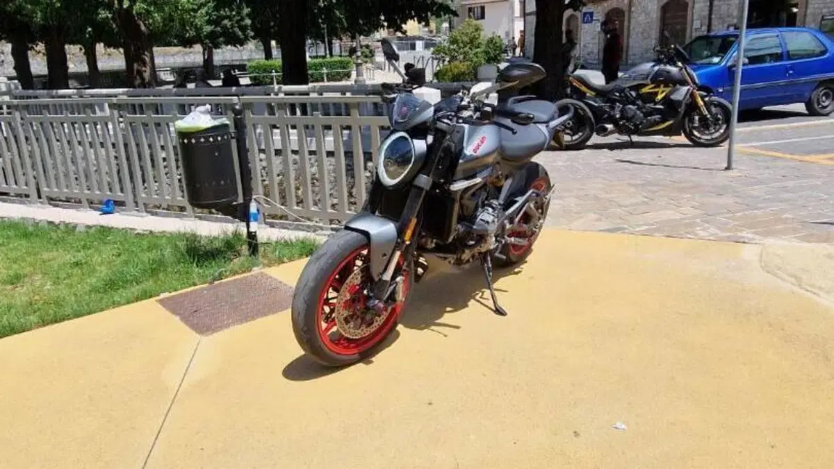 Ducati Monster 937 + (2021 - 25)  (4)