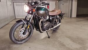 Triumph Bonneville T100 Stealth Edition (2024) 