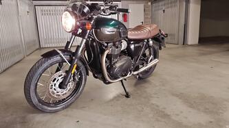Triumph Bonneville T100 Stealth Edition (2024) usata