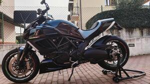 Ducati Diavel 1200 Carbon (2010 - 13) 