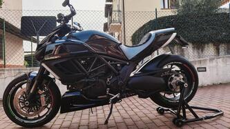 Ducati Diavel 1200 Carbon (2010 - 13) usata