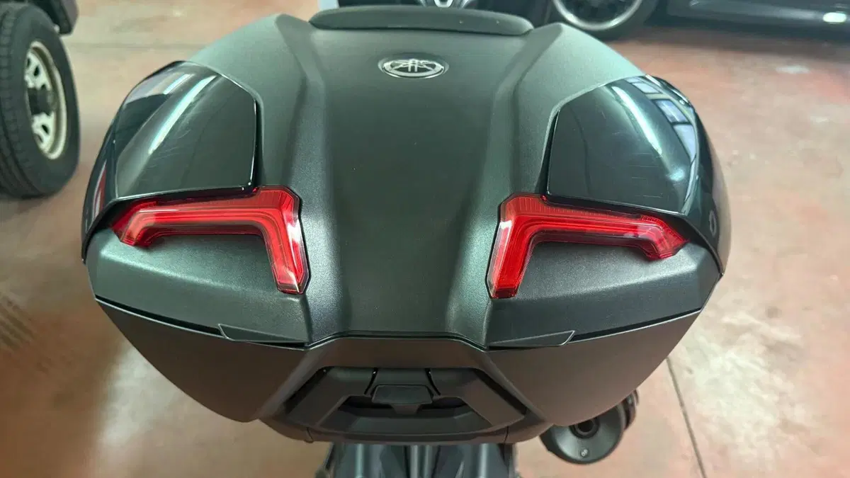 Yamaha T-Max 560 (2022 - 24)  (8)