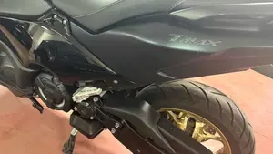 Yamaha T-Max 560 (2022 - 24)  (17)