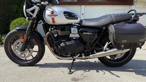 Triumph Street Twin 900 (2016)
