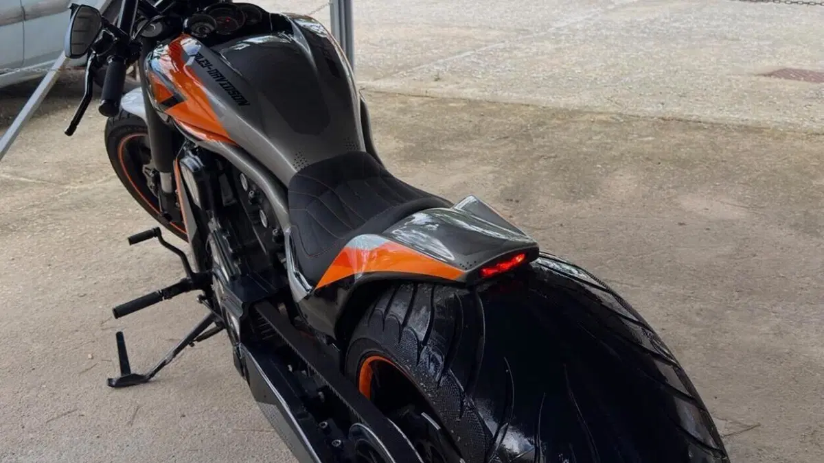 Harley-Davidson 1250 V-Rod Muscle (2009 - 17) - VRSCF 