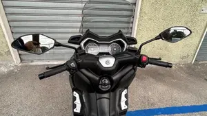 Yamaha X-Max 300 (2021 - 24)  (2)