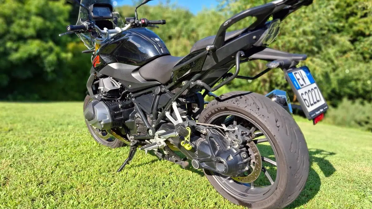 Bmw R 1250 R (2021 - 25)  (2)