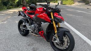 Ducati Streetfighter V2 S (2025) 