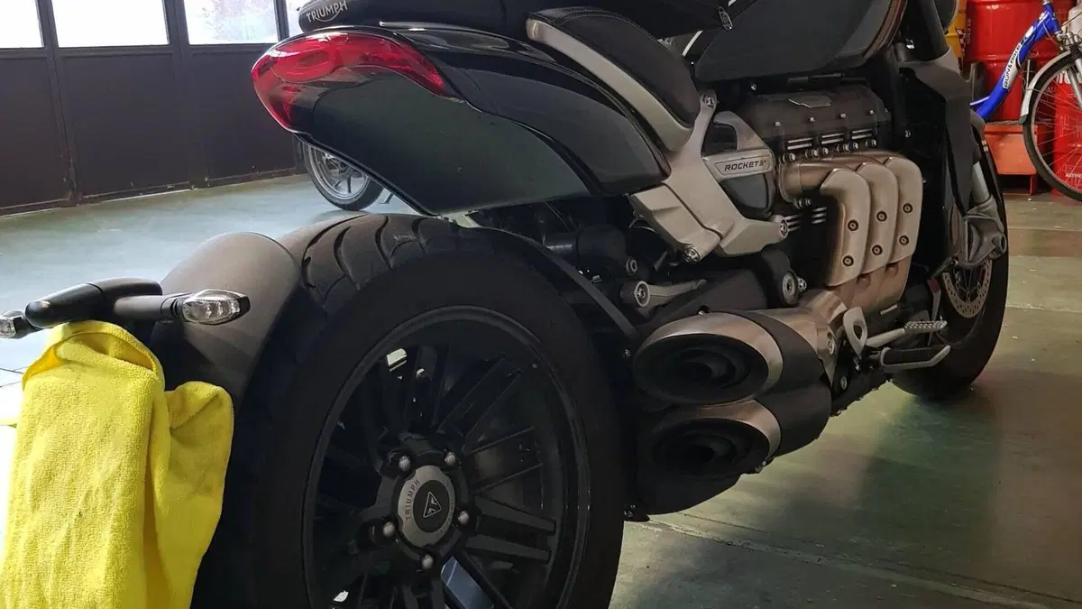Triumph Rocket 3 R (2019 - 20)  (2)