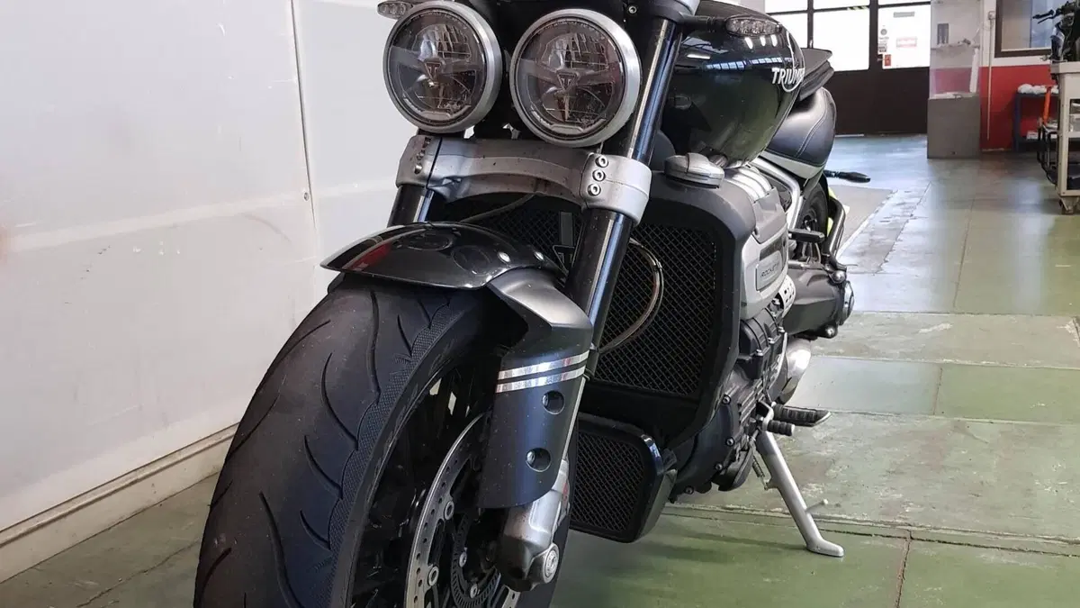Triumph Rocket 3 R (2019 - 20)  (3)