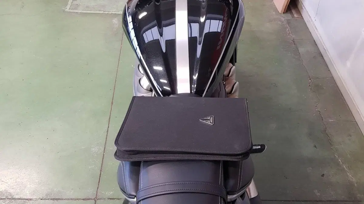 Triumph Rocket 3 R (2019 - 20)  (5)