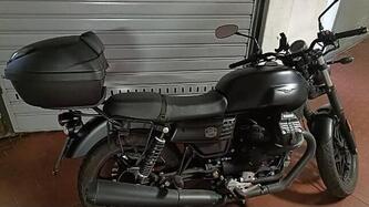 Moto Guzzi V7 III Stone (2017 - 20) usata