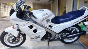Honda VFR 750 F (1986 - 87) 