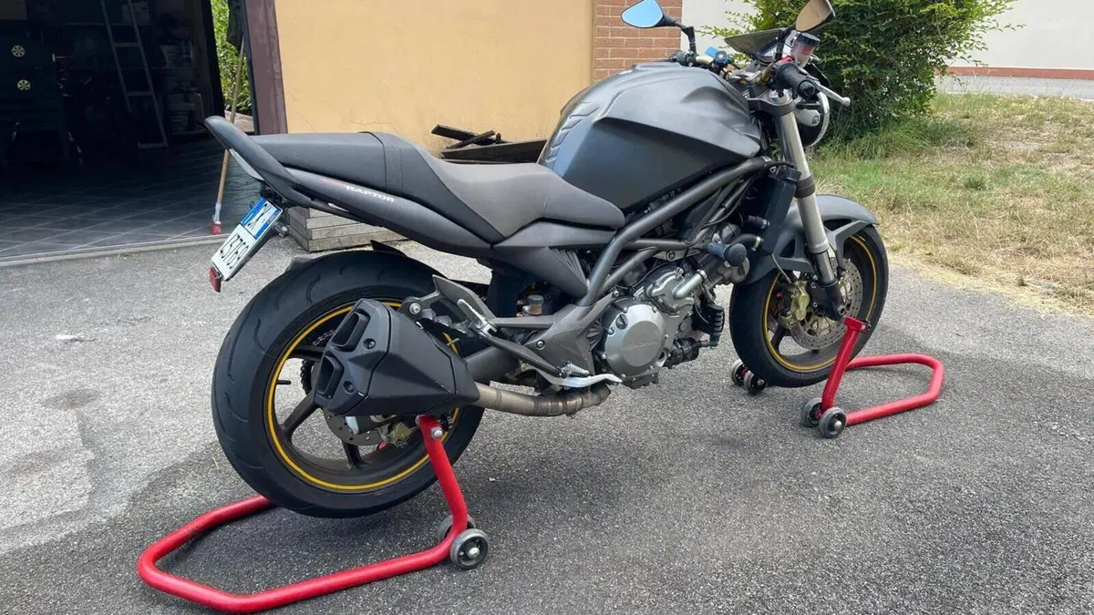 Cagiva Raptor 1000 (2000 - 05)  (3)