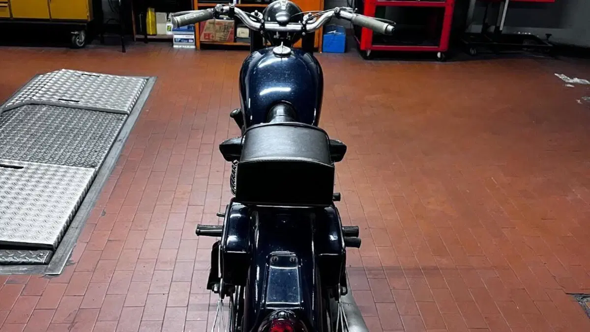 Moto Guzzi   (2)