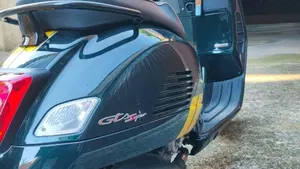Vespa GTS 300 Super Racing Sixties Hpe (2021 - 22)  (6)