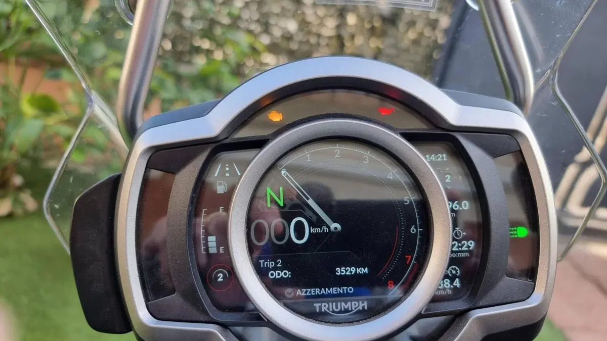 Triumph Scrambler 1200 XE Bond Edition (2020)  (2)
