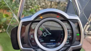 Triumph Scrambler 1200 XE Bond Edition (2020)  (2)