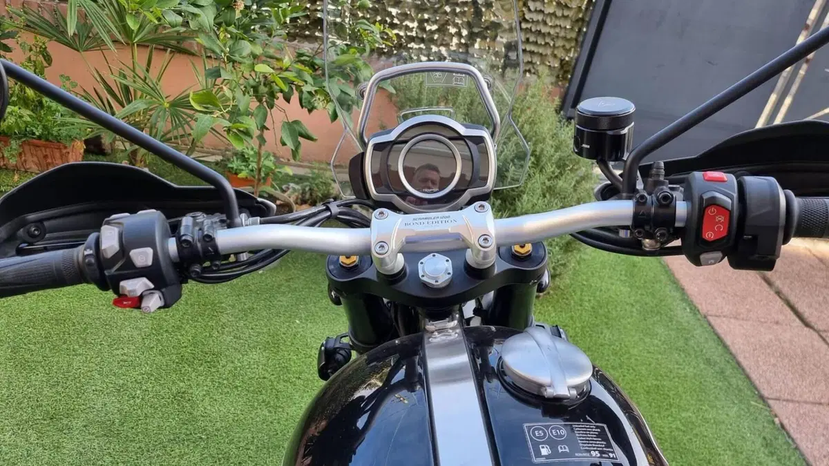 Triumph Scrambler 1200 XE Bond Edition (2020)  (5)