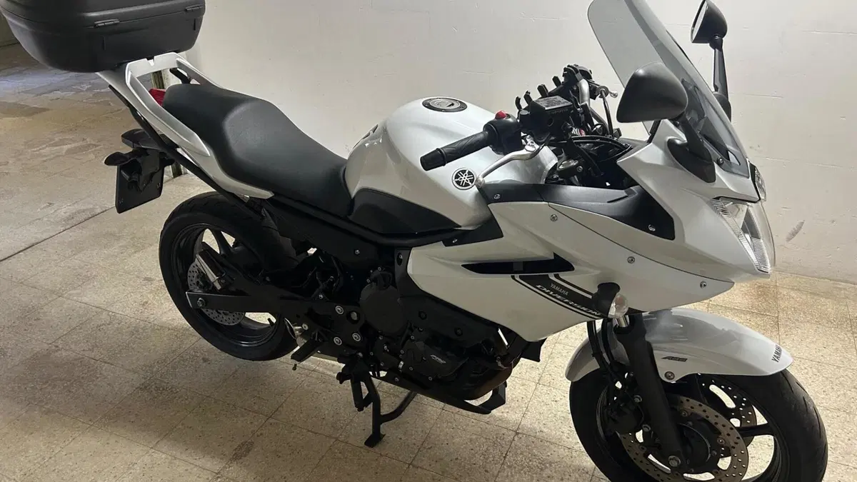 Yamaha XJ6 Diversion ABS (2009 - 15)  (2)