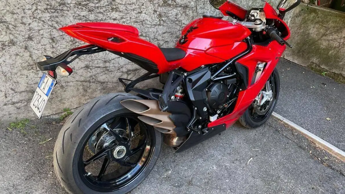 MV Agusta F3 800 Rosso (2021 - 23)  (3)