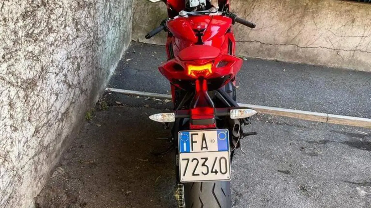 MV Agusta F3 800 Rosso (2021 - 23)  (5)