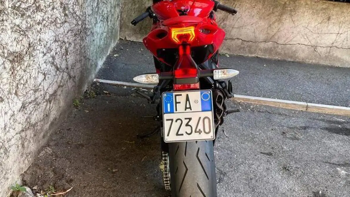 MV Agusta F3 800 Rosso (2021 - 23)  (8)