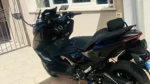 Yamaha T-Max 560 Tech Max (2022 - 24)  (3)