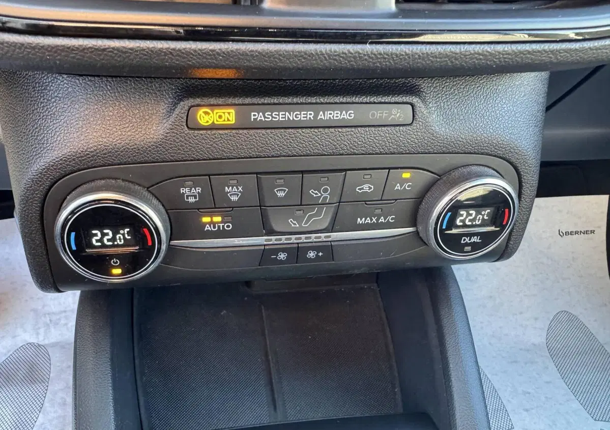 Ford Focus 1.0 EcoBoost Hybrid 125 CV 5p. ST-Line (18)