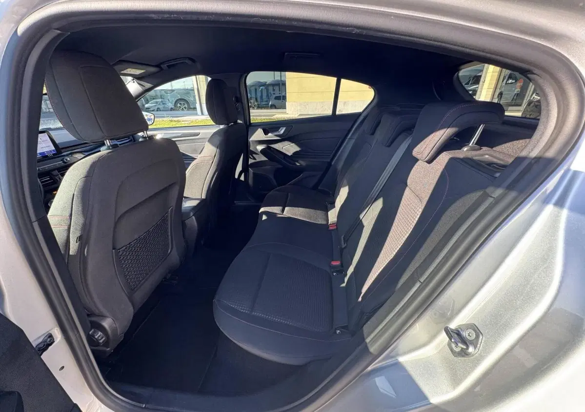Ford Focus 1.0 EcoBoost Hybrid 125 CV 5p. ST-Line (10)