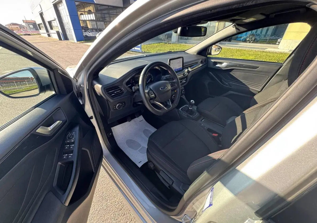 Ford Focus 1.0 EcoBoost Hybrid 125 CV 5p. ST-Line (9)