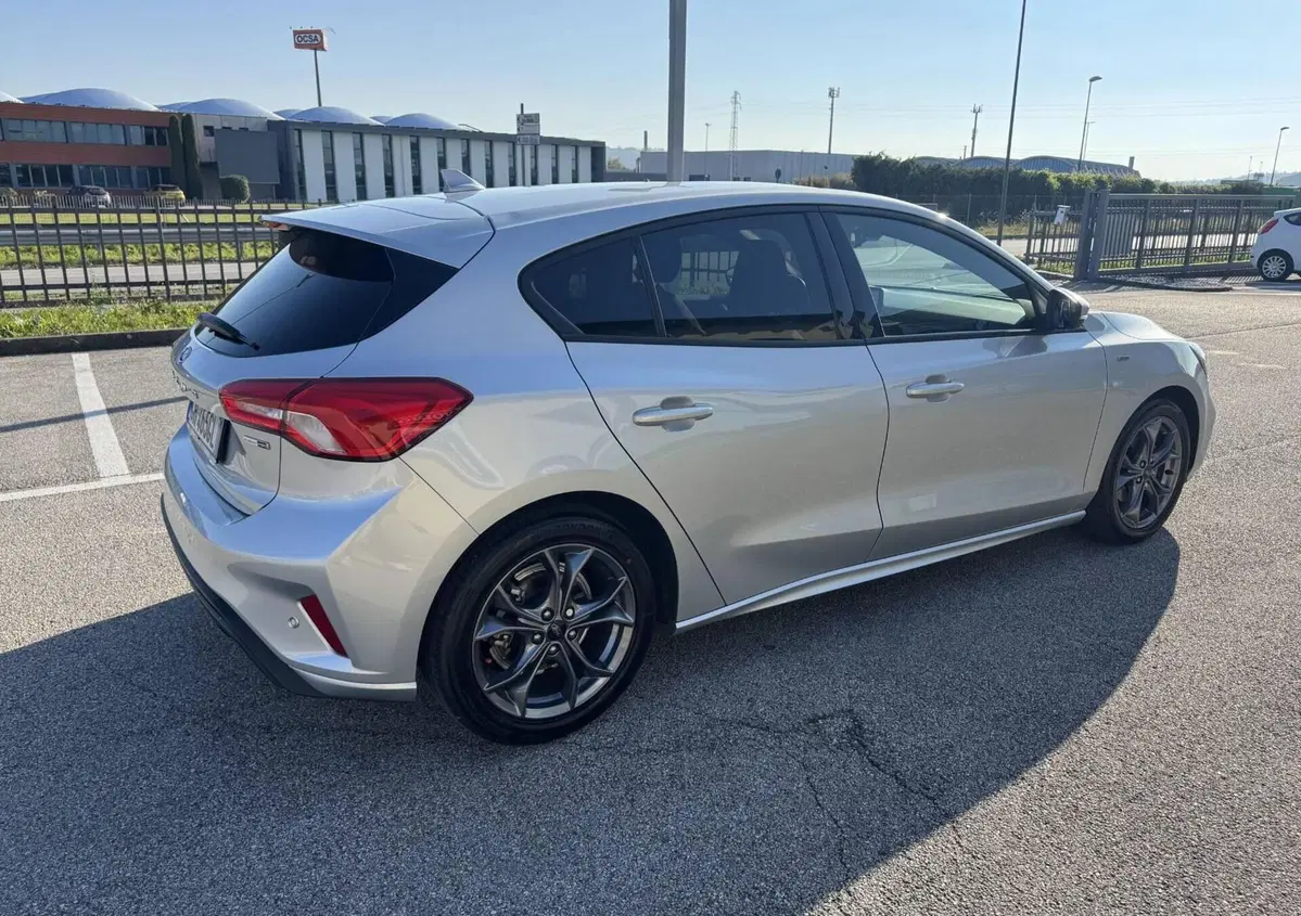 Ford Focus 1.0 EcoBoost Hybrid 125 CV 5p. ST-Line (3)