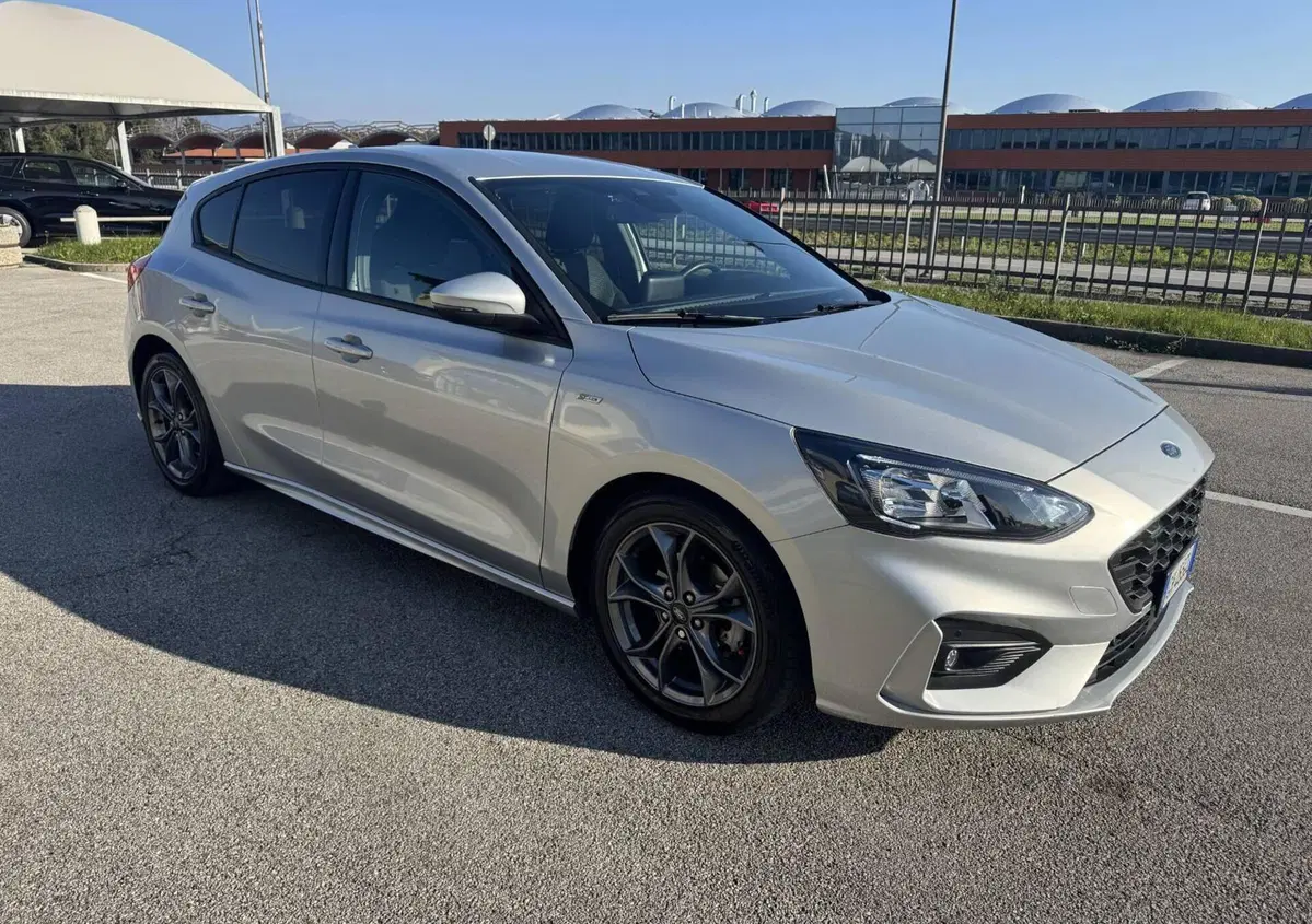 Ford Focus 1.0 EcoBoost Hybrid 125 CV 5p. ST-Line (2)