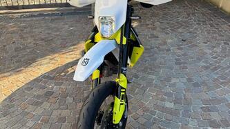 Husqvarna 701 Supermoto (2023 - 25)