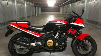 Yamaha FZ 750 epoca