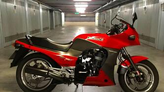 Kawasaki GPZ 900R epoca