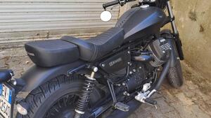 Moto Guzzi V9 Bobber (2021 - 25) 