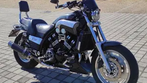 Yamaha V-Max 1200  (3)