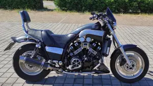 Yamaha V-Max 1200  (4)