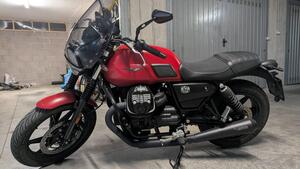 Moto Guzzi V7 Stone (2021 - 24) 
