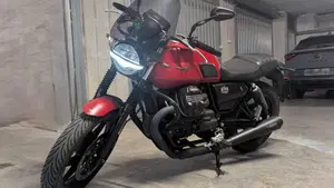 Moto Guzzi V7 Stone (2021 - 24)  (9)