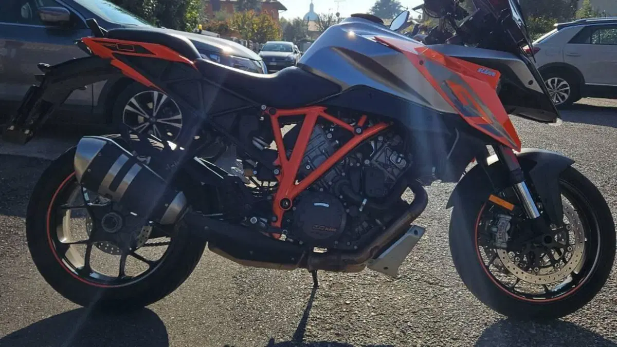 KTM 1290 Super Duke GT ABS (2016 - 18)  (9)